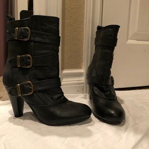 Black heel boots